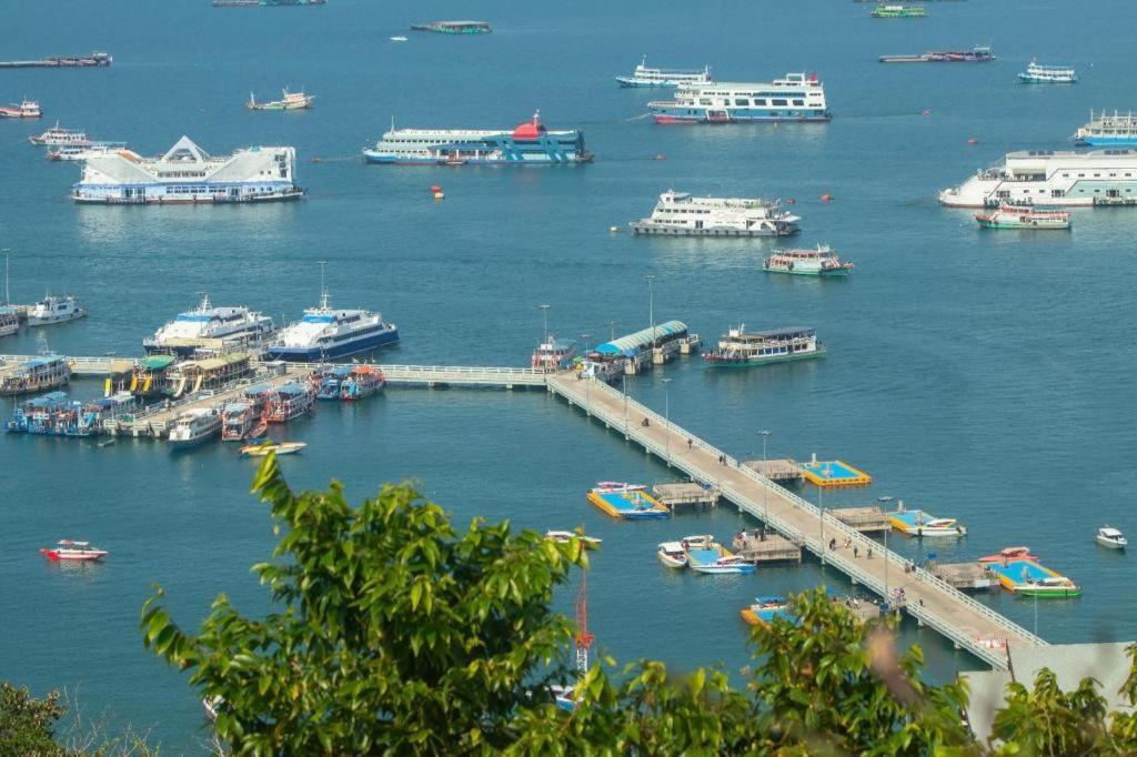 Oyo 1066 Encore Sea Side Pattaya Esterno foto
